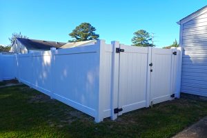 Low maintenance vinyl fencing in Virginia Beach